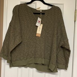 NWT crop top sweater 3/4 length sleeves